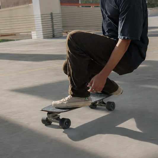 Carver Black Tip Carbon Fiber 32,5" | Surfskate Completo C7 | Colección 30 Años de Innovación