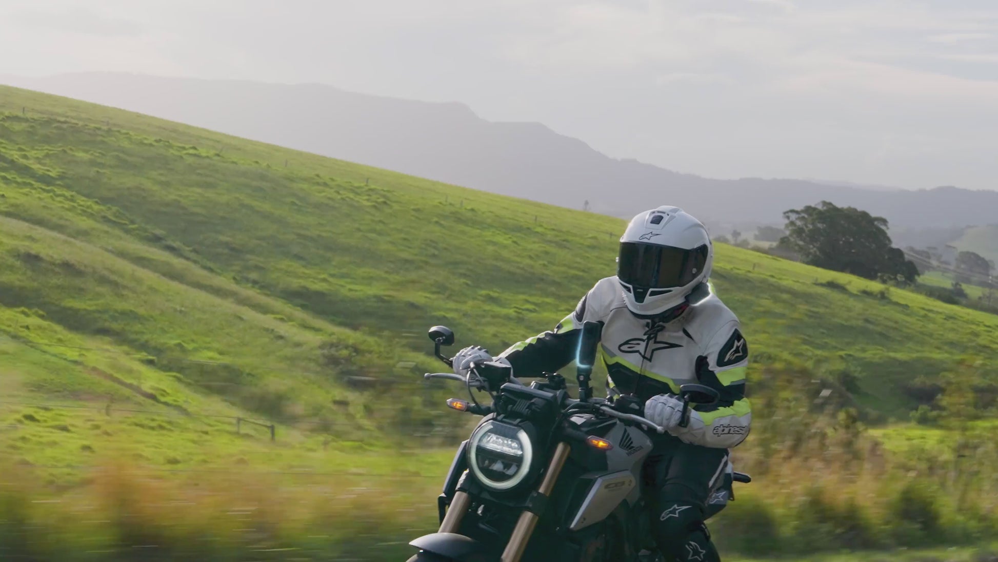 Insta360 X5 Motorcycle Bundle 360° 8K con chip triple IA