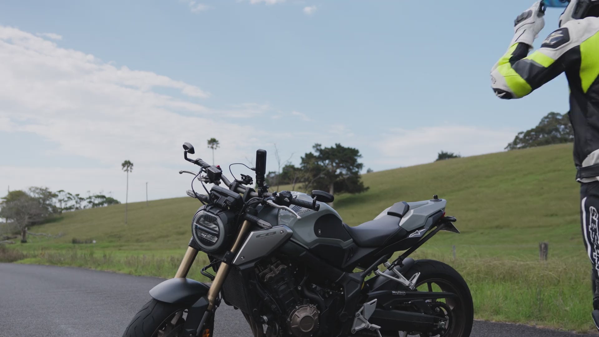 Insta360 X5 Motorcycle Bundle 360° 8K con chip triple IA